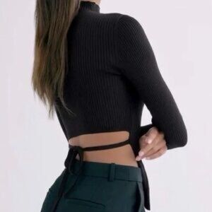 ARITZIA BABATON. Black Ribbed Long Sleeve Tie-Back Crop Top